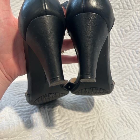 Giani Bernini Memory Foam Peep Toe T Strap Pumps Black Size 11 - Picture 9 of 12
